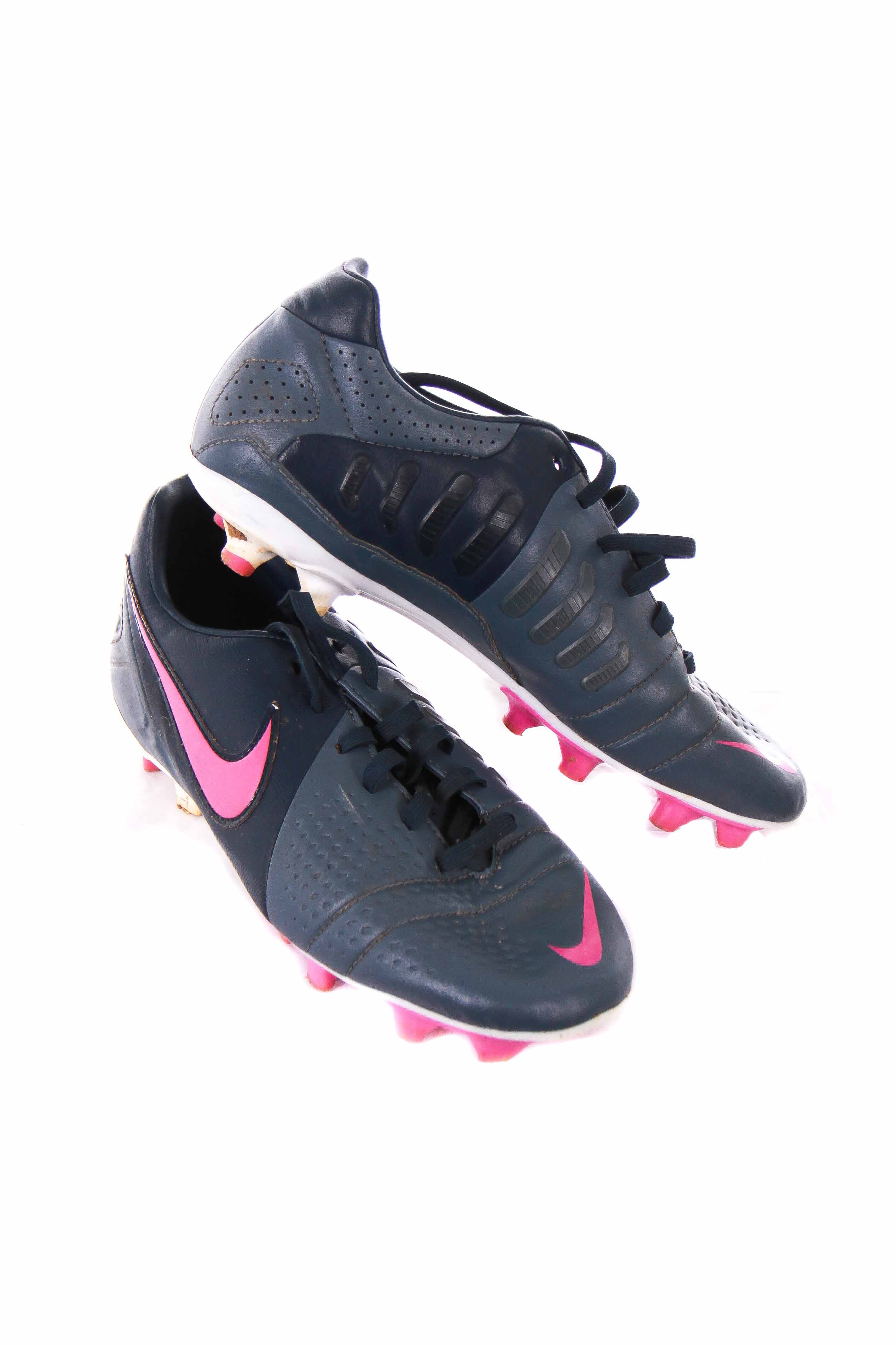 gray and pink nike cleats