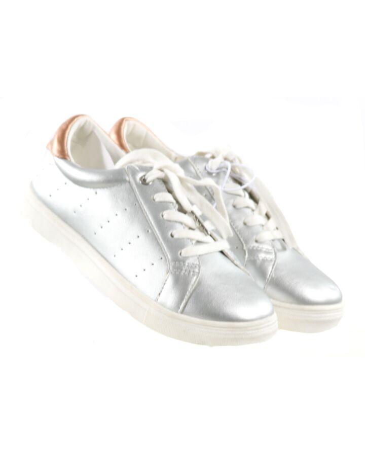 CREWCUTS SILVER SHOES  *NWT SIZE CHILD 5