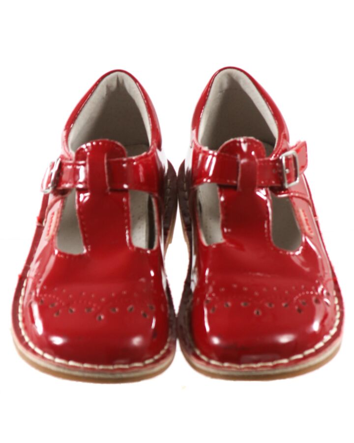 L'AMOUR RED MARY JANES *THIS ITEM IS GENTLY USED WITH MINOR SIGNS OF WEAR (MINOR STAIN) *VGU SIZE TODDLER 11