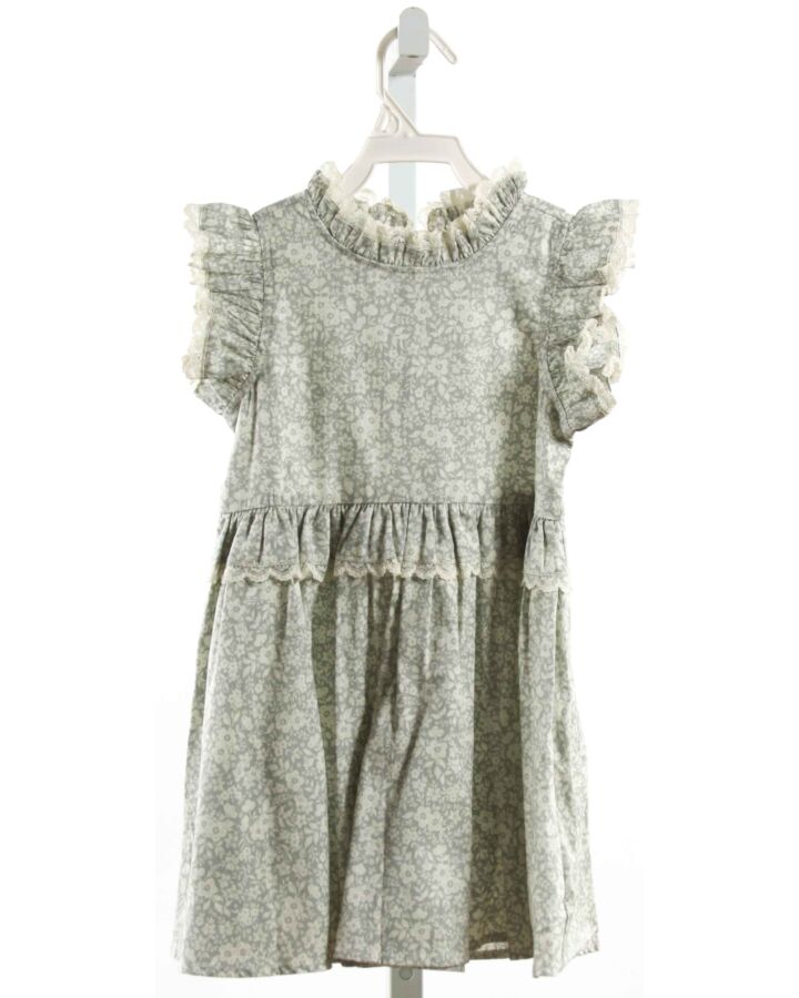RYLEE & CRU  GRAY  FLORAL  DRESS WITH LACE TRIM