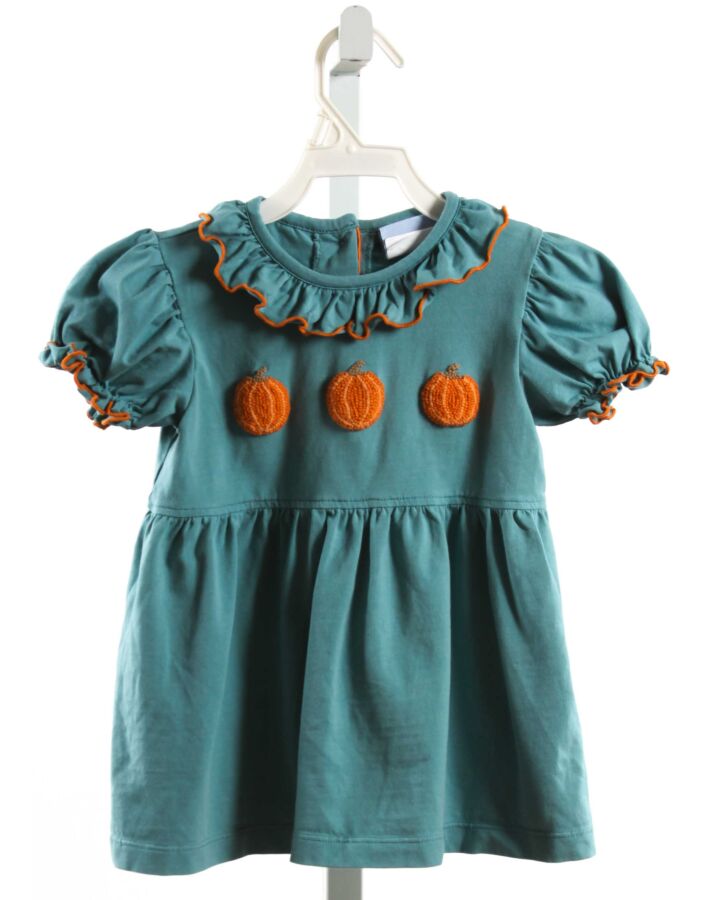 THREE SISTERS  GREEN   APPLIQUED KNIT SS SHIRT WITH RUFFLE