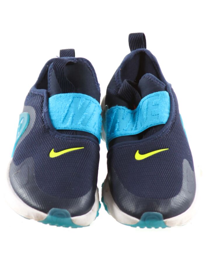 NIKE BLUE SNEAKERS *THIS ITEM IS GENTLY USED WITH MINOR SIGNS OF WEAR (FAINT STAINS) *EUC SIZE CHILD 3.5