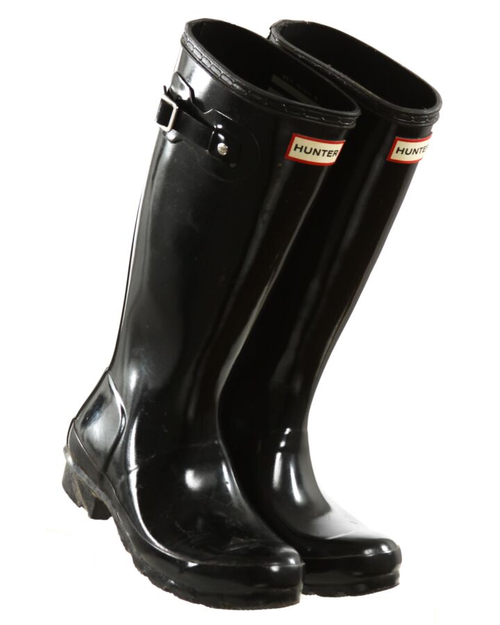 HUNTER BLACK BOOTS *THIS ITEM IS GENTLY USED WITH MINOR SIGNS OF WEAR (MINOR WEAR) *GUC SIZE CHILD 4