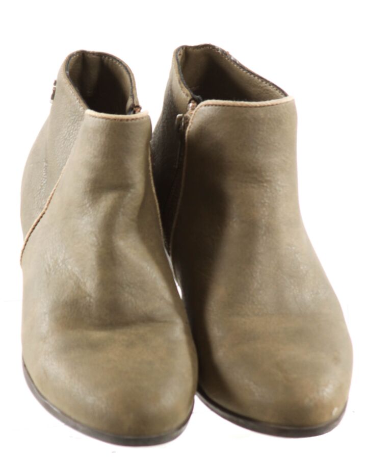SAM EDELMAN BROWN BOOTS *THIS ITEM IS GENTLY USED WITH MINOR SIGNS OF WEAR (MINOR SCUFFS) *VGU SIZE CHILD 2