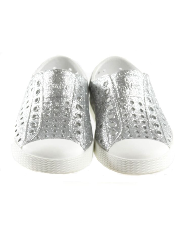 NATIVE SILVER SHOES *NEW WITHOUT TAG *NWT SIZE TODDLER 8