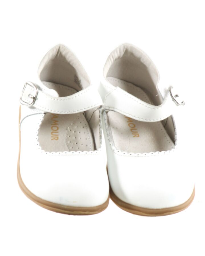 L'AMOUR WHITE MARY JANES  *EUC SIZE TODDLER 8