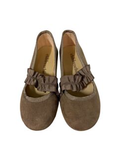 CHILDRENCHIC BROWN MARY JANES *SIZE EU 27 EQUIVALENT TO SIZE 10 *THIS ITEM IS GENTLY USED WITH MINOR SIGNS OF WEAR (FAINT STAIN) *EUC SIZE TODDLER 10