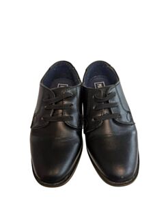 MAX + JAKE BLACK DRESS SHOES *THIS ITEM IS GENTLY USED WITH MINOR SIGNS OF WEAR (MINOR SCUFFING) *VGU SIZE TODDLER 9
