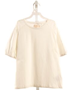 CREAMIE IVORY KNIT SS SHIRT WITH EYELET TRIM