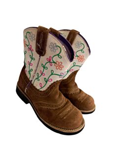 ARIAT BROWN BOOTS WITH EMBROIDERED FLOWERS *THIS ITEM IS GENTLY USED WITH MINOR SIGNS OF WEAR (MINOR SCUFFING AND WEAR) *EUC SIZE TODDLER 13