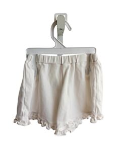 LILA + HAYES WHITE SHORTS WITH RUFFLE