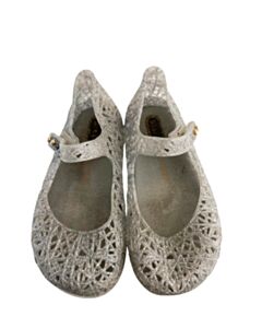 MINI MELISSA SILVER MARY JANES *THIS ITEM IS GENTLY USED WITH MINOR SIGNS OF WEAR (MINOR STAINING) *EUC SIZE TODDLER 6