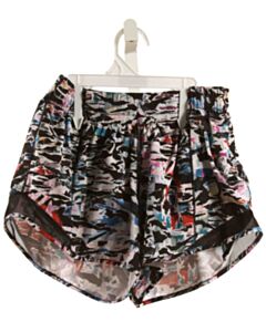LULULEMON  BLACK  PRINTED DESIGN SHORTS