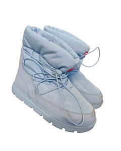 HUNTER BLUE BOOTS *THIS ITEM IS GENTLY USED WITH MINOR SIGNS OF WEAR (MINOR STAINING COULD POSSIBLY BE WASHED OFF) *EUC SIZE CHILD 4