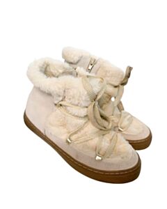 MANGO IVORY BOOTS *THIS ITEM IS GENTLY USED WITH MINOR SIGNS OF WEAR (MINOR STAINING COULD POSSIBLY BE WASHED OFF) *EUC SIZE CHILD 4
