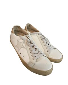 SHU SHOP IVORY SHOES *THIS ITEM IS GENTLY USED WITH MINOR SIGNS OF WEAR (MINOR STAINING COULD POSSIBLY BE WASHED OFF) *EUC SIZE CHILD 3