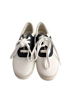 KEDS WHITE SHOES *THIS ITEM IS GENTLY USED WITH MINOR SIGNS OF WEAR (MINOR STAIN AND SCUFFING) *EUC SIZE CHILD 1