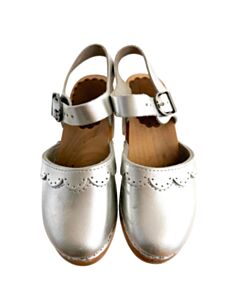NO TAG SILVER SHOES *SIZE EU 30 FITS LIKE A SIZE 12 *THIS ITEM IS GENTLY USED WITH MINOR SIGNS OF WEAR (MINOR SCUFFING) *EUC SIZE TODDLER 12