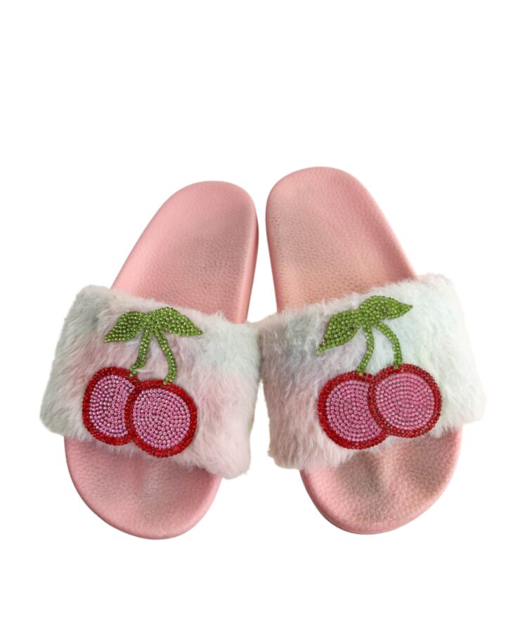NO TAG PINK SHOES *SIZE 10-11 *THIS ITEM IS GENTLY USED WITH MINOR SIGNS OF WEAR (MINOR STAINING COULD POSSIBLY BE WASHED OUT) *VGU SIZE TODDLER 10