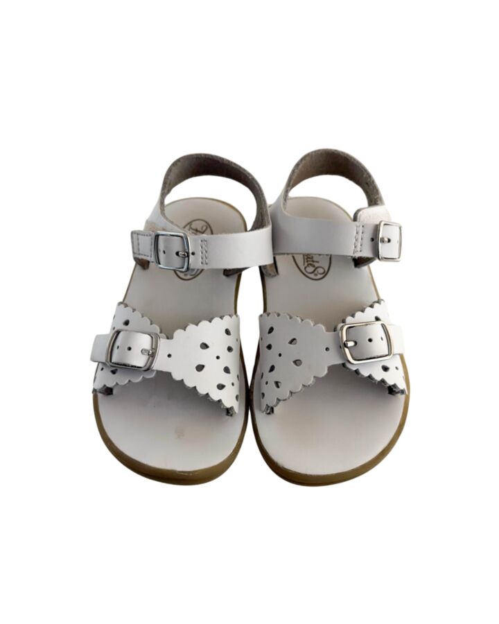 FOOTMATES WHITE SANDALS *THIS ITEM IS GENTLY USED WITH MINOR SIGNS OF WEAR (STAINING PLAY WEAR) *EUC SIZE TODDLER 7