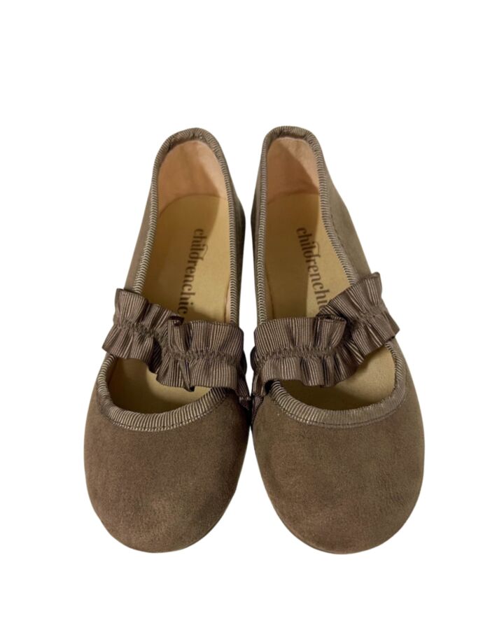 CHILDRENCHIC BROWN MARY JANES *SIZE EU 27 EQUIVALENT TO SIZE 10 *THIS ITEM IS GENTLY USED WITH MINOR SIGNS OF WEAR (FAINT STAIN) *EUC SIZE TODDLER 10