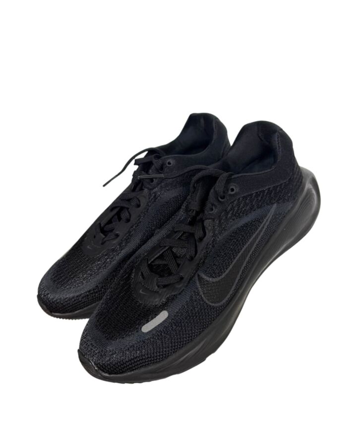 NIKE BLACK SNEAKERS *NEW WITHOUT TAG *NWT SIZE CHILD 4