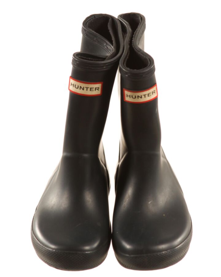 HUNTER BLACK BOOTS *THIS ITEM IS GENTLY USED WITH MINOR SIGNS OF WEAR (LOOSE INNER LINING) *GUC SIZE TODDLER 9