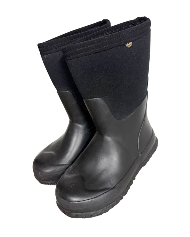 BOGS BLACK BOOTS *THIS ITEM IS GENTLY USED WITH MINOR SIGNS OF WEAR (FAINT STAIN AND SCUFFING) *VGU SIZE TODDLER 13