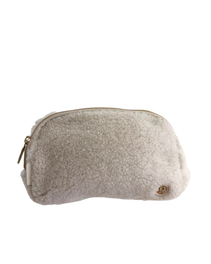LULULEMON  CREAM FLEECE   BAG