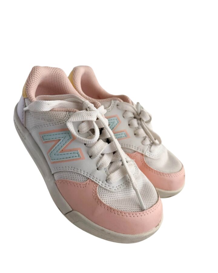 NEW BALANCE PINK SNEAKERS *THIS ITEM IS GENTLY USED WITH MINOR SIGNS OF WEAR (FAINT STAIN COULD POSSIBLY BE WASHED OUT) *EUC SIZE TODDLER 11.5