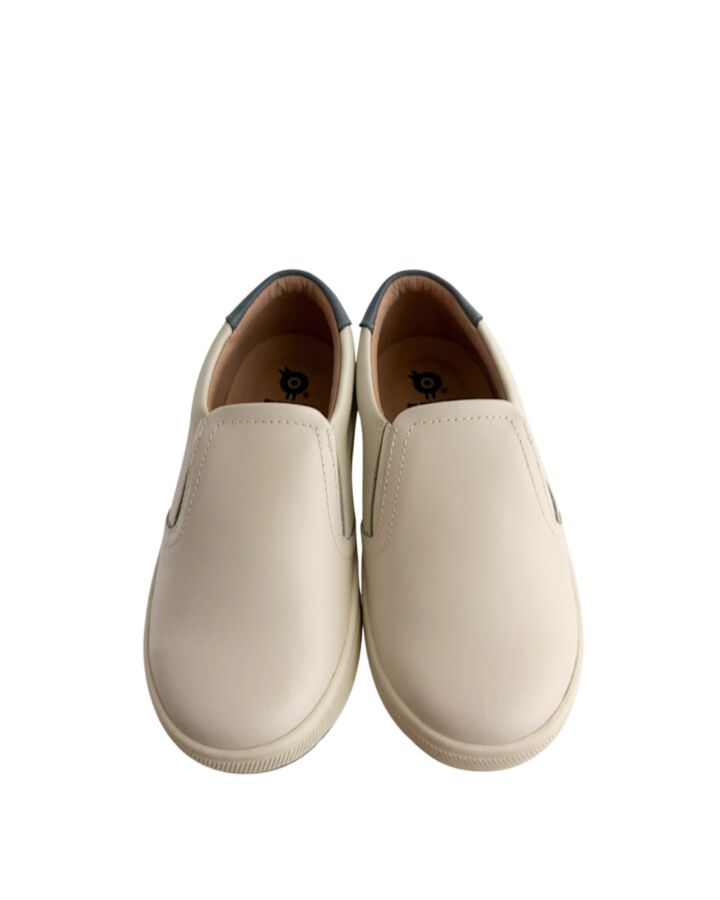 OLD SOLES WHITE SHOES *NEW WITHOUT TAG *SIZE 28 RUNS LIKE A SIZE 11 *NWT SIZE TODDLER 11