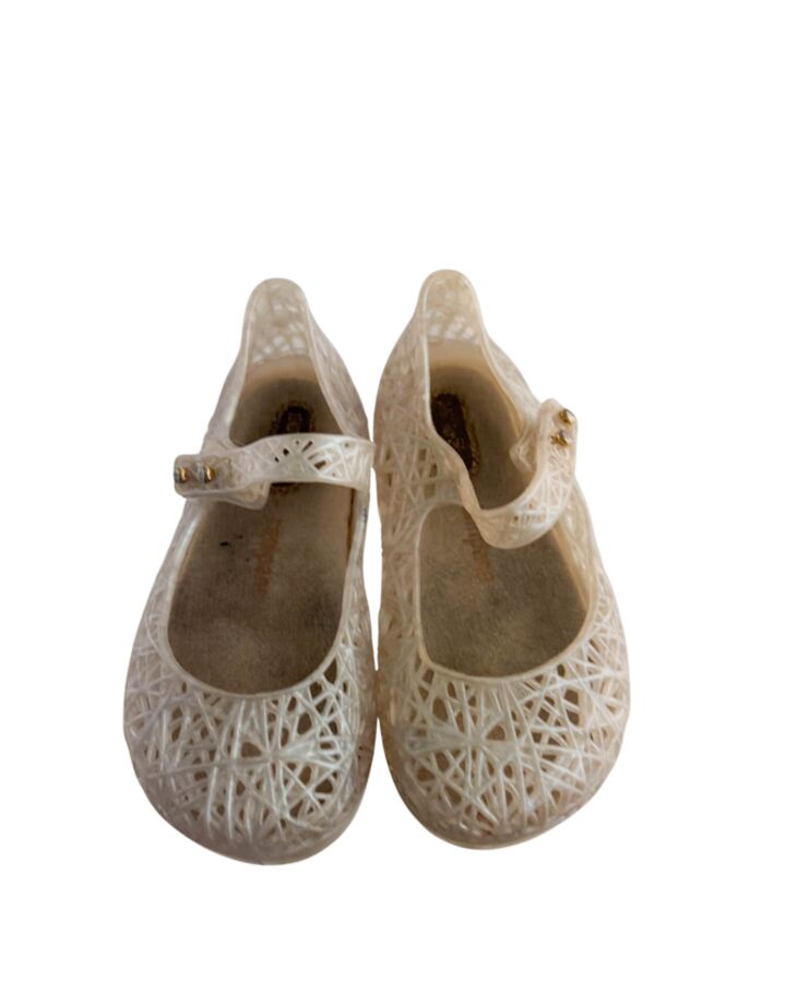 MINI MELISSA SILVER MARY JANES *THIS ITEM IS GENTLY USED WITH MINOR SIGNS OF WEAR (PLAY WEAR) *VGU SIZE TODDLER 7