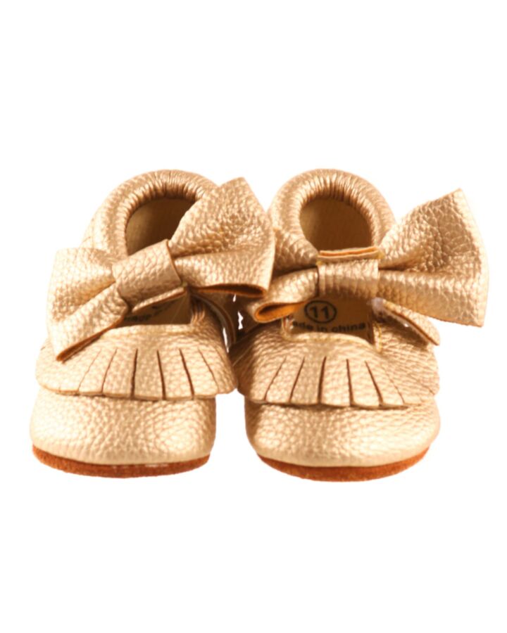 NO TAG GOLD BOOTIES *MARKED AS SIZE 11 FITS INFANT SIZE 2-3 *EUC SIZE INFANT 2