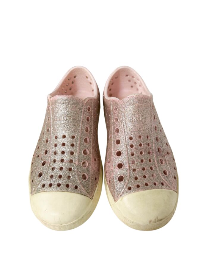 NATIVE PINK SHOES *THIS ITEM IS GENTLY USED WITH MINOR SIGNS OF WEAR (FAINT STAIN) GOOD PLAY WEAR *GUC SIZE TODDLER 11