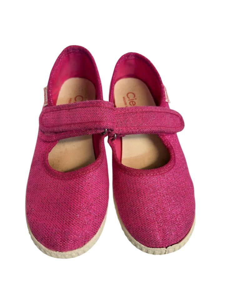 CIENTA PINK SHOES *THIS ITEM IS GENTLY USED WITH MINOR SIGNS OF WEAR (MINOR STAIN AND LOOSE RUBBER) *EUC SIZE TODDLER 11