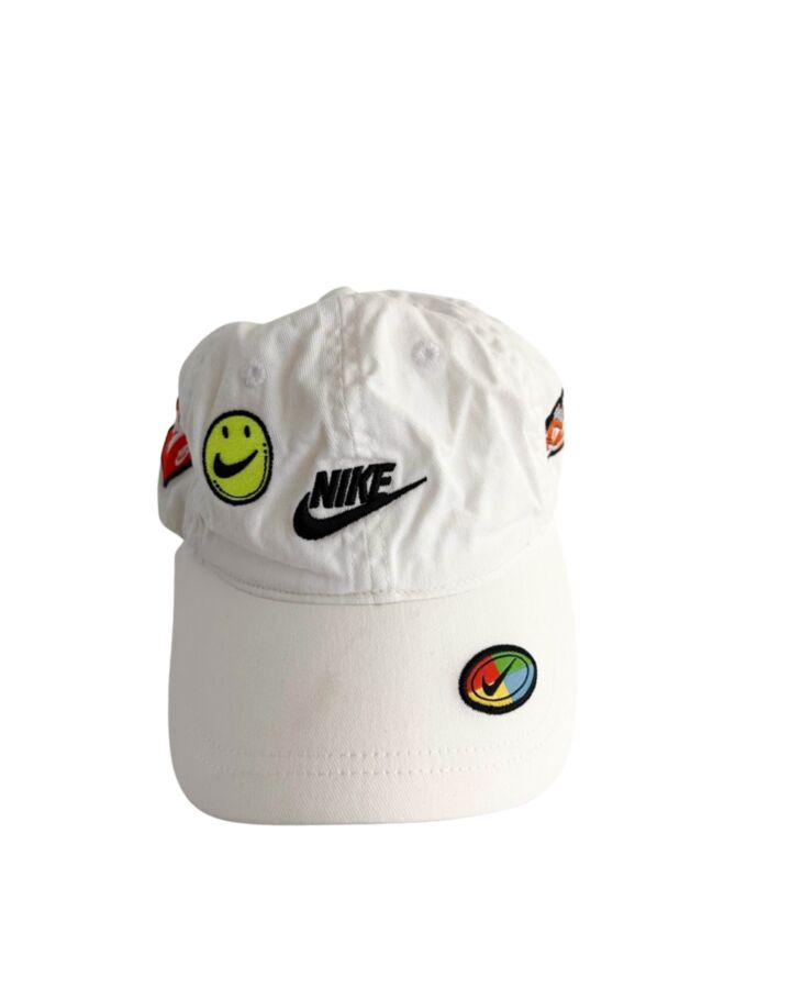 NIKE  WHITE   APPLIQUED HAT