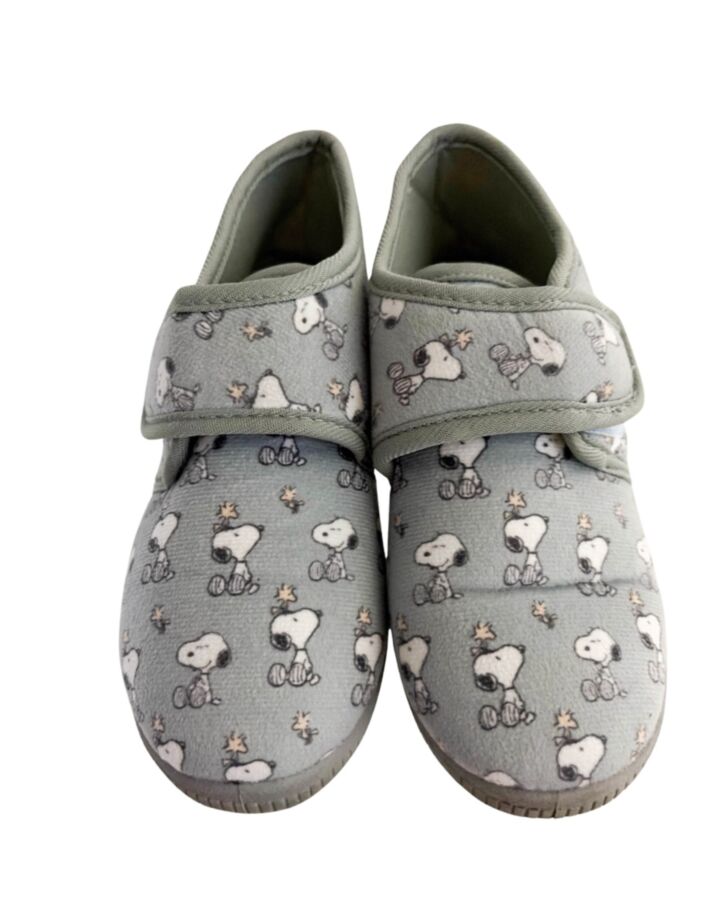 PEANUTS GRAY SLIPPERS WITH SNOOPY PRINT *SIZE EU 31 RUNS LIKE A SIZE 13 *EUC SIZE TODDLER 13