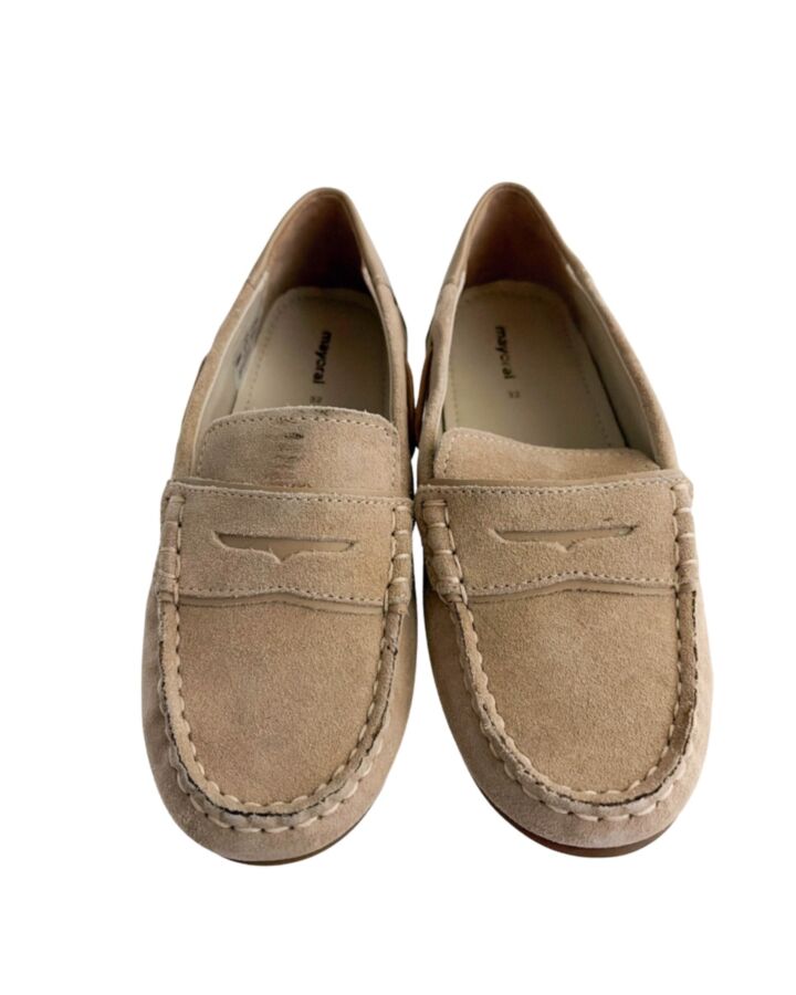 MAYORAL BROWN LOAFERS *SIZE 32 RUNS LIKE A SIZE 13 *THIS ITEM IS GENTLY USED WITH MINOR SIGNS OF WEAR (FAINT STAIN) *EUC SIZE TODDLER 13