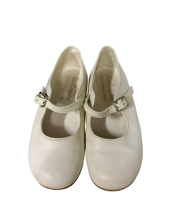 LA COQUETA WHITE MARY JANES *THIS ITEM IS GENTLY USED WITH MINOR SIGNS OF WEAR (FAINT STAINING AND SCUFFING) *GUC SIZE TODDLER 10
