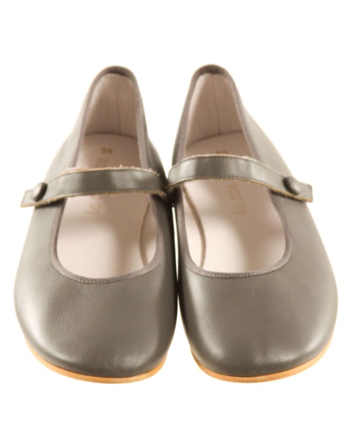 LA OCA LOCA GRAY FLATS *EU SIZE 35 *EUC SIZE CHILD 3.5