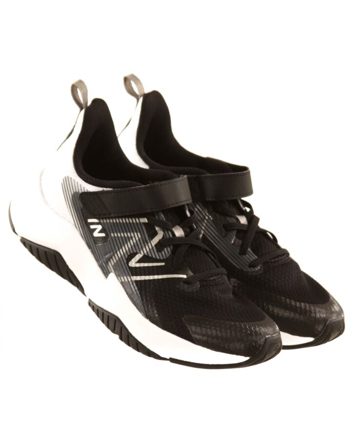 NEW BALANCE BLACK SNEAKERS  *EUC SIZE CHILD 4.5
