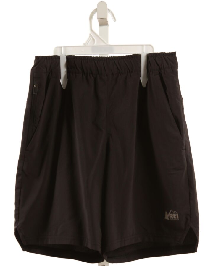REI  BLACK    SHORTS