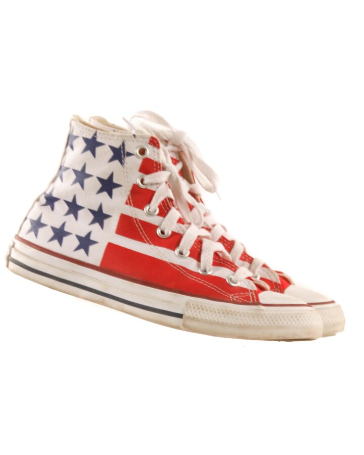 CONVERSE RED SHOES *THIS ITEM IS GENTLY USED WITH MINOR SIGNS OF WEAR (MINOR STAINING COULD POSSIBLY BE WASHED OUT AND SCUFFING) *VGU SIZE CHILD 2