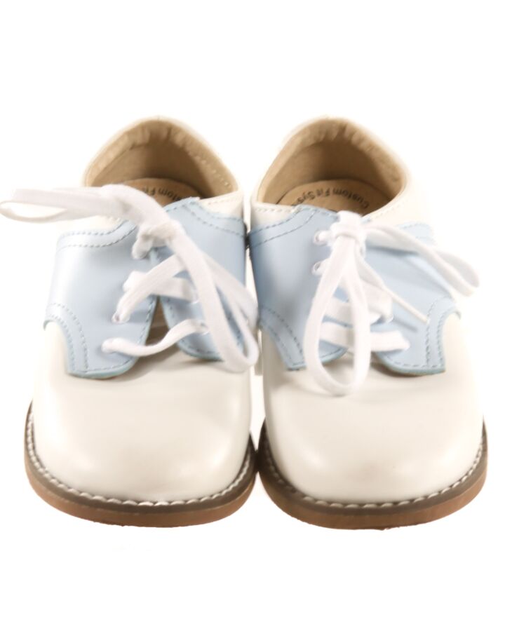 FOOTMATES BLUE SHOES *THIS ITEM IS GENTLY USED WITH MINOR SIGNS OF WEAR (MINOR CREASING) *VGU SIZE TODDLER 10