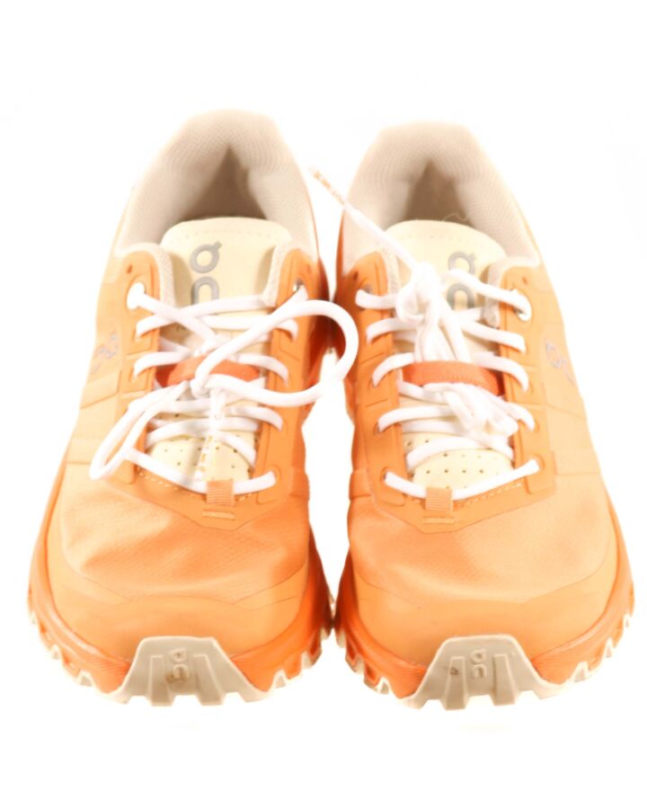 ON CLOUD ORANGE SNEAKERS *SIZE 5.5 *THIS ITEM IS GENTLY USED WITH MINOR SIGNS OF WEAR (MINOR STAINING COULD POSSIBLY BE WASHED OUT) *EUC SIZE CHILD 5