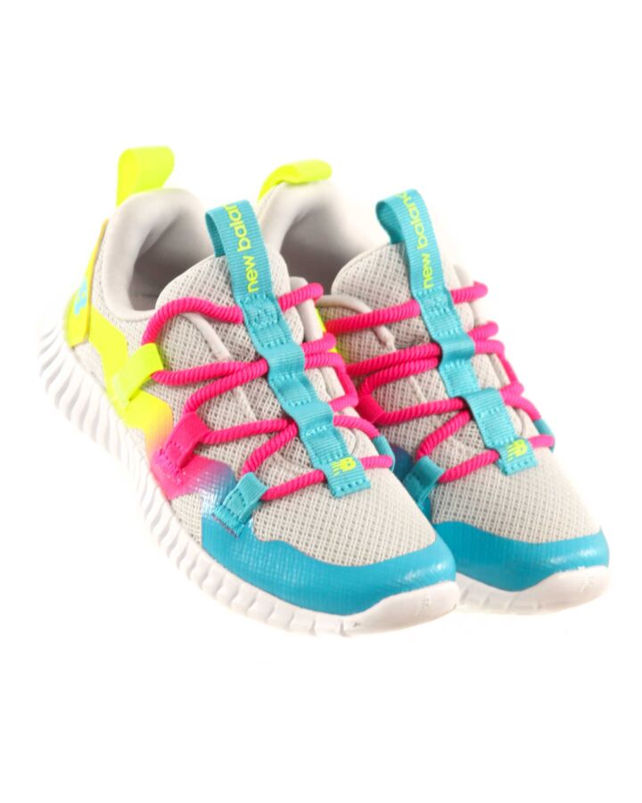 NEW BALANCE PINK SNEAKERS *NEW WITHOUT TAG *NWT SIZE TODDLER 11