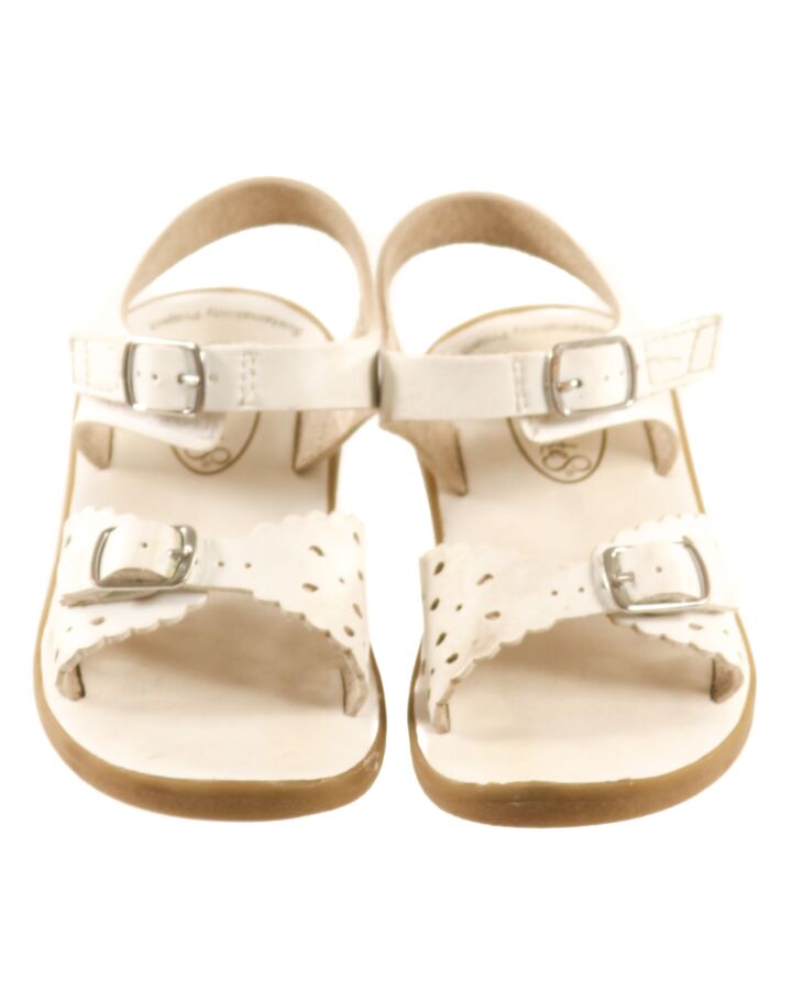 FOOTMATES WHITE SANDALS *THIS ITEM IS GENTLY USED WITH MINOR SIGNS OF WEAR (FAINT STAINS) *VGU SIZE TODDLER 8