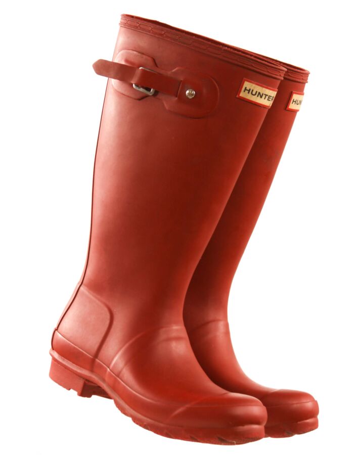 HUNTER RED BOOTS *THIS ITEM IS GENTLY USED WITH MINOR SIGNS OF WEAR (FAINT STAINS) *SIZE 4-5 *EUC SIZE CHILD 4