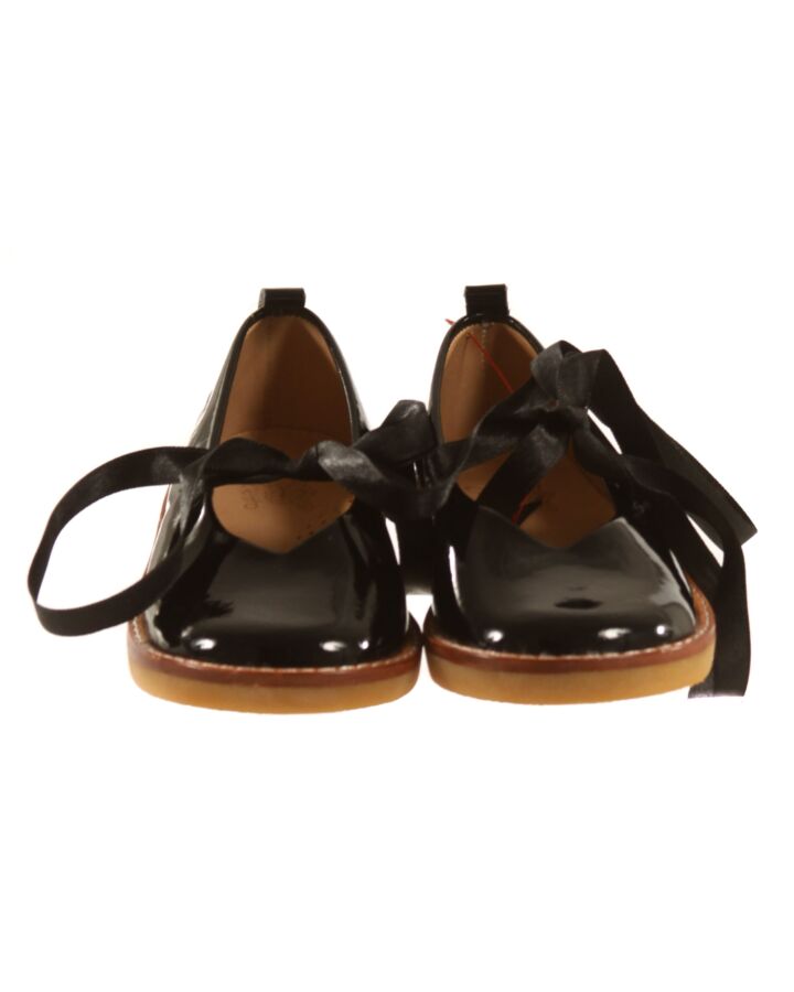 CHIKITTO BLACK SHOES *THIS ITEM IS GENTLY USED WITH MINOR SIGNS OF WEAR (MINOR SCRATCHES) *VGU SIZE TODDLER 8