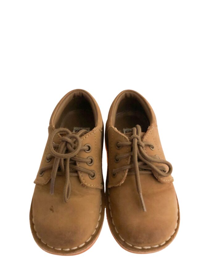 L'AMOUR BROWN SHOES *THIS ITEM IS GENTLY USED WITH MINOR SIGNS OF WEAR (MINOR STAINING) *VGU SIZE TODDLER 7